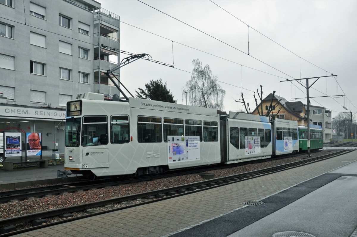 Be 4/6 S 683 mit der Pro Innerstadt Werbung zusammen mit dem B 1437 auf der Linie 14 warten an einem trüben Tag an der Endhaltestelle in Pratteln. Die Aufnahme stammt vom 20.01.2015.