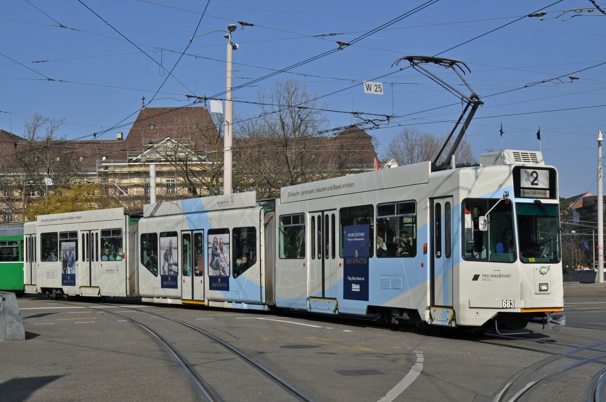Be 4/6 S 683 mit der Pro Innerstadt Werbung auf der Linie 2 fährt zur Haltestelle Bahnhof SBB. Die Aufnahme stammt vom 13.03.2015.