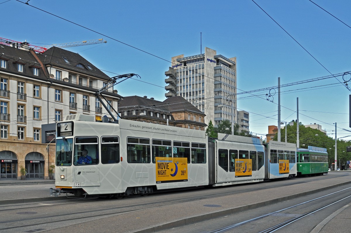 Be 4/6 S 683 mit der Pro Innerstadt Werbung hat neue Seitenkleber erhalten. Hier bedient der Wagen auf der Linie 2 zusammen mit dem B 1437 die Haltestelle Badischer Bahnhof. Die Aufnahme stamme vom 06.05.2015.