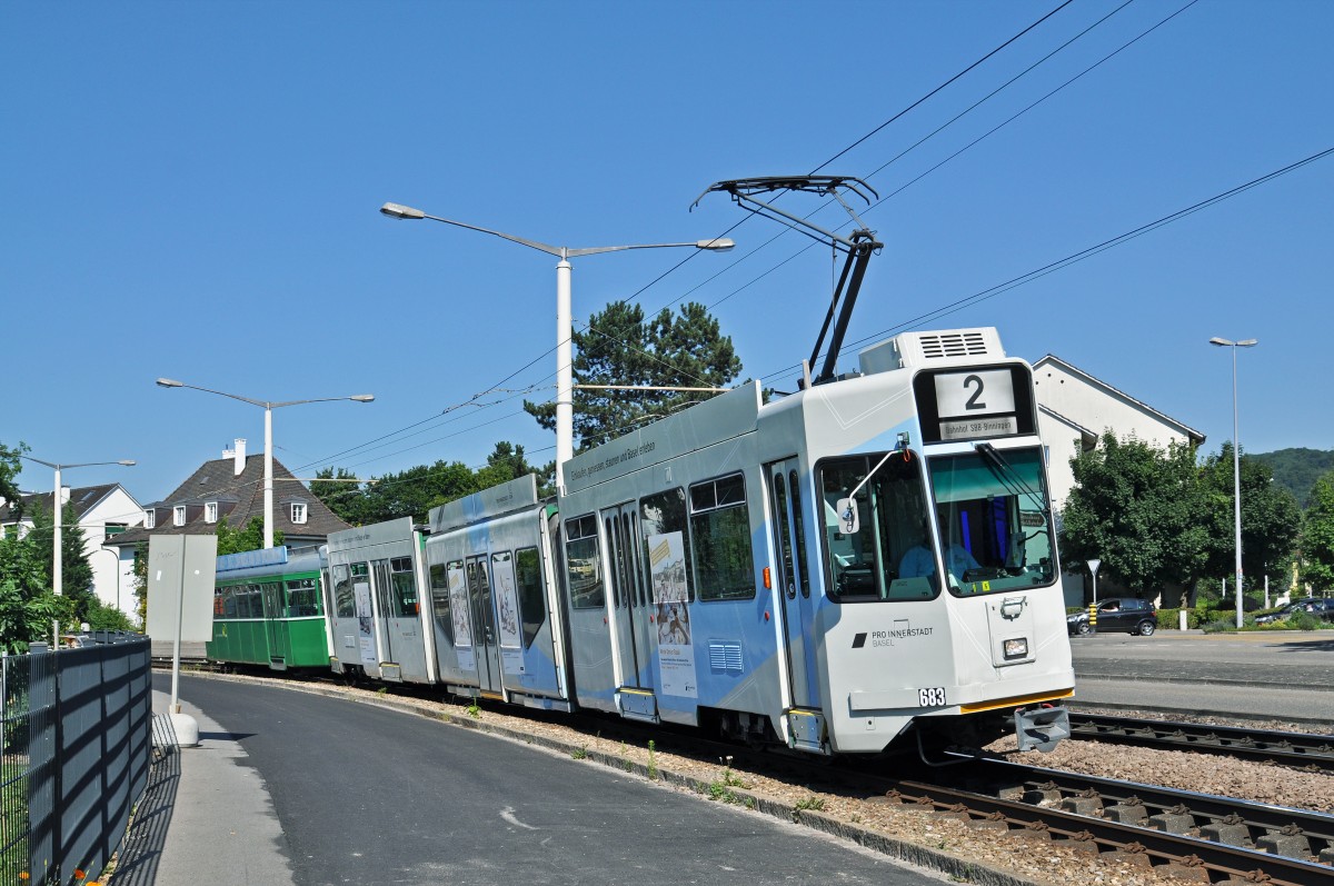 Be 4/6 S 683, mit der Pro Innerstadt Werbung, auf der Linie 2, fährt zur Haltestelle Habermatten. Die Aufnahme stammt vom 01.07.2015.