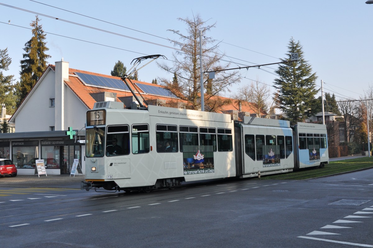 Be 4/6 S 683, mit der Pro Innerstadt Werbung, auf der Linie 16 fährt zur Endstation auf dem Bruderholz. Die Aufnahm stammt vom 30.12.2015.