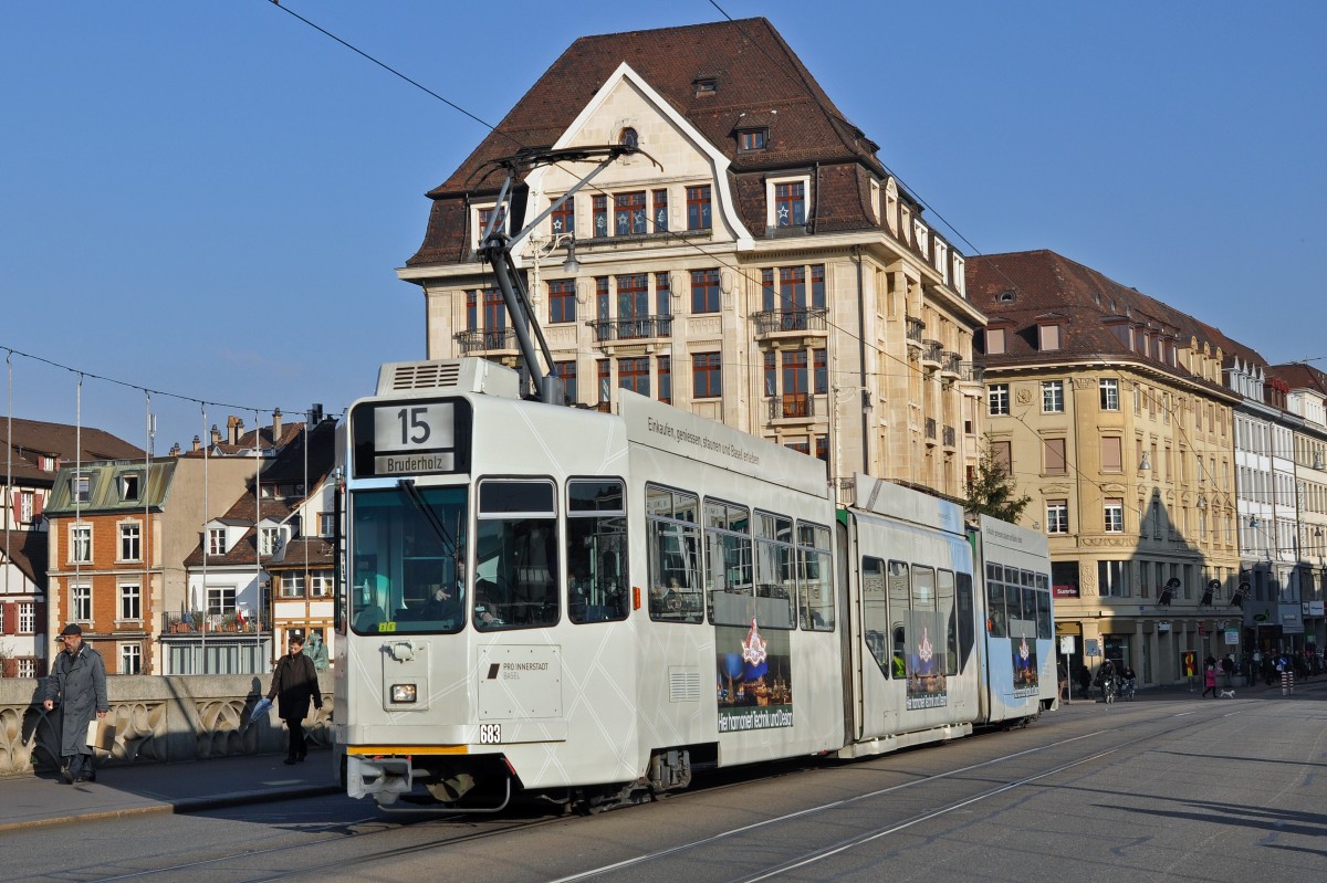 Be 4/6 S 683, mit der Pro Innerstadt Werbung, auf der Linie 15 überquert die Mittlere Rheinbrücke. Die Aufnahm stammt vom 30.12.2015.