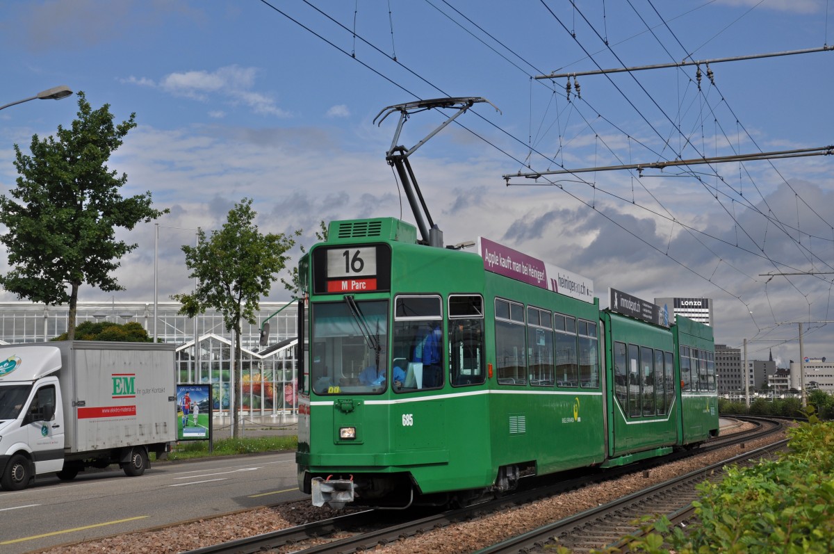 Be 4/6 S 685 auf der Umgeleiteten Linie 16 kurz vor der Endhaltestelle M-Parc. Die Aufnahme stammt vom 14.08.2014.
