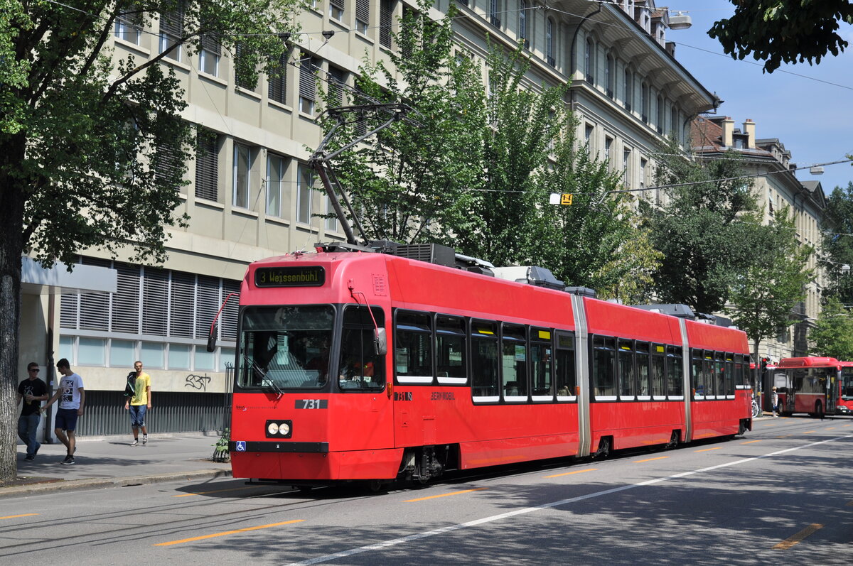 Be 4/6 Vevey Tram 731, auf der Linie 3, fährt am 12.08.2015 durch die Bundesgasse.