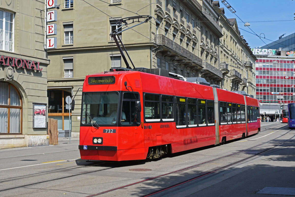 Be 4/6 Vevey Tram 732, auf der Linie 3, verlässt die Haltestelle Hirschengraben. Die Aufnahme stammt vom 21.08.2021.