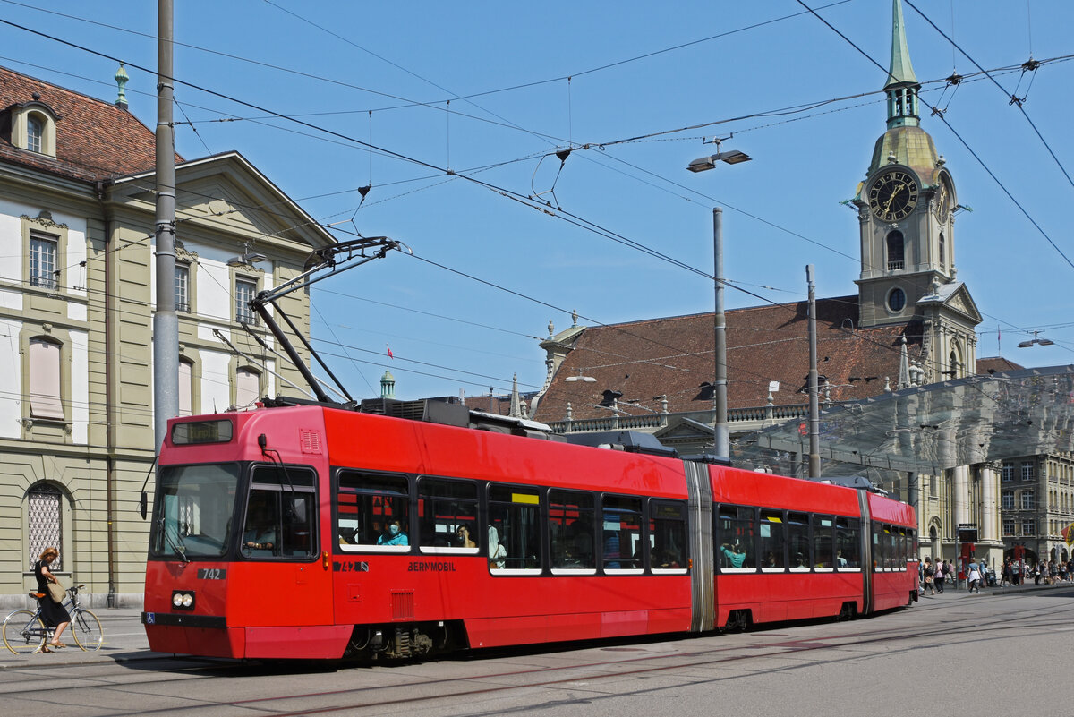 Be 4/6 Vevey Tram 742, auf der Linie 7, fährt zur Haltestelle Hirschengraben. Die Aufnahme stammt vom 21.08.2021.