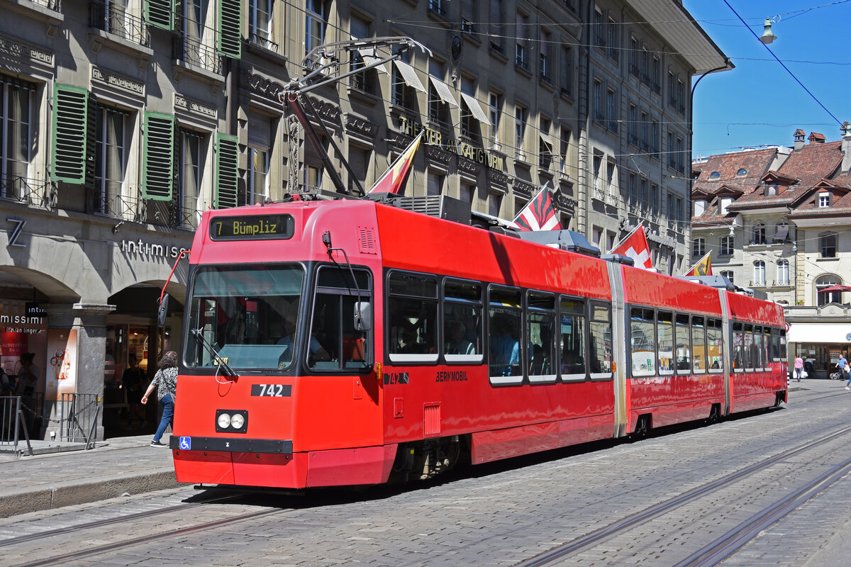 Be 4/6 Vevey Tram, auf der Linie 7, bedient die Haltestelle Bärenplatz. Die Aufnahme stammt vom 08.07.2022.