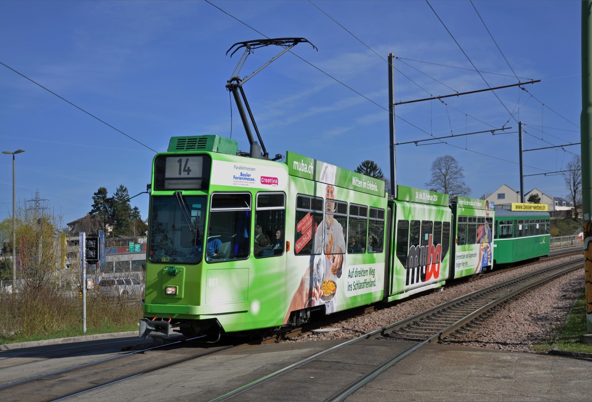Be 4/6S 661 mit der MUBA Werbung beim Schänzli auf der Linie 14. Die Aufnahme Stammt vom 20.03.2014.