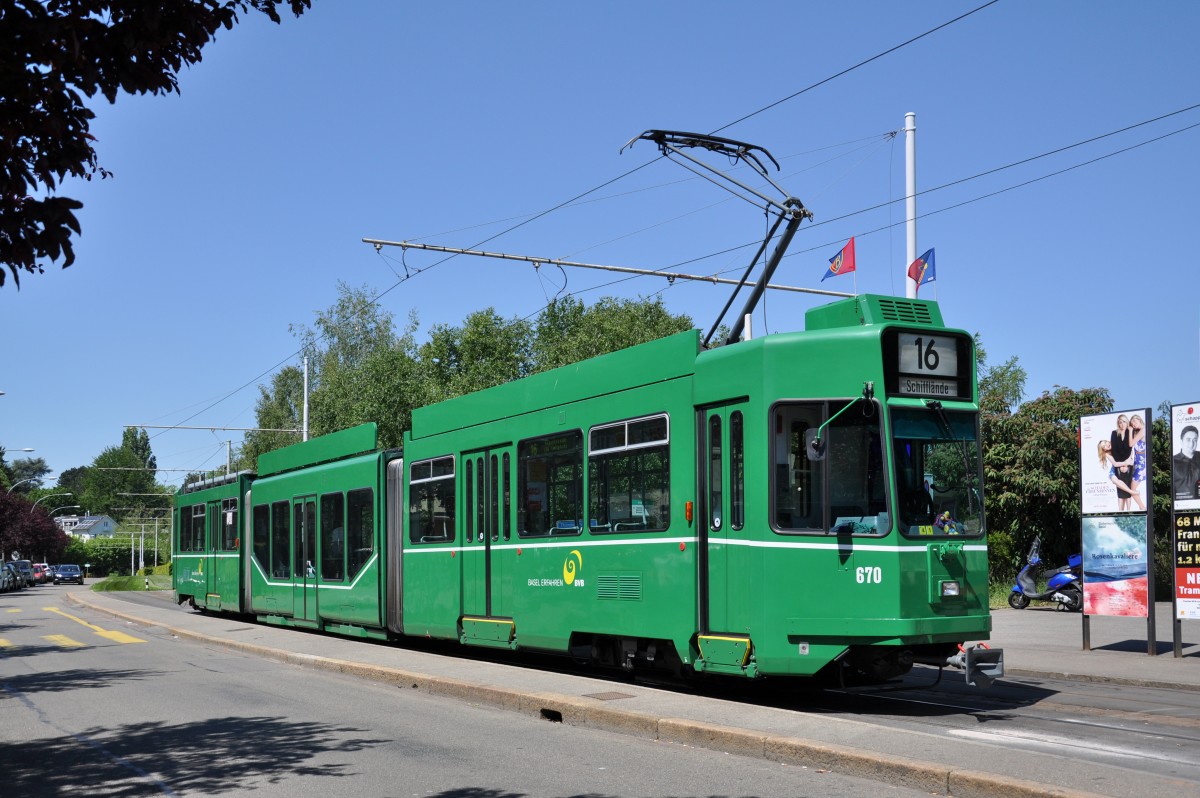 Be 4/6S 670 an der Endstation auf dem Bruderholz. Die Aufnahme stammt vom 18.05.2014.