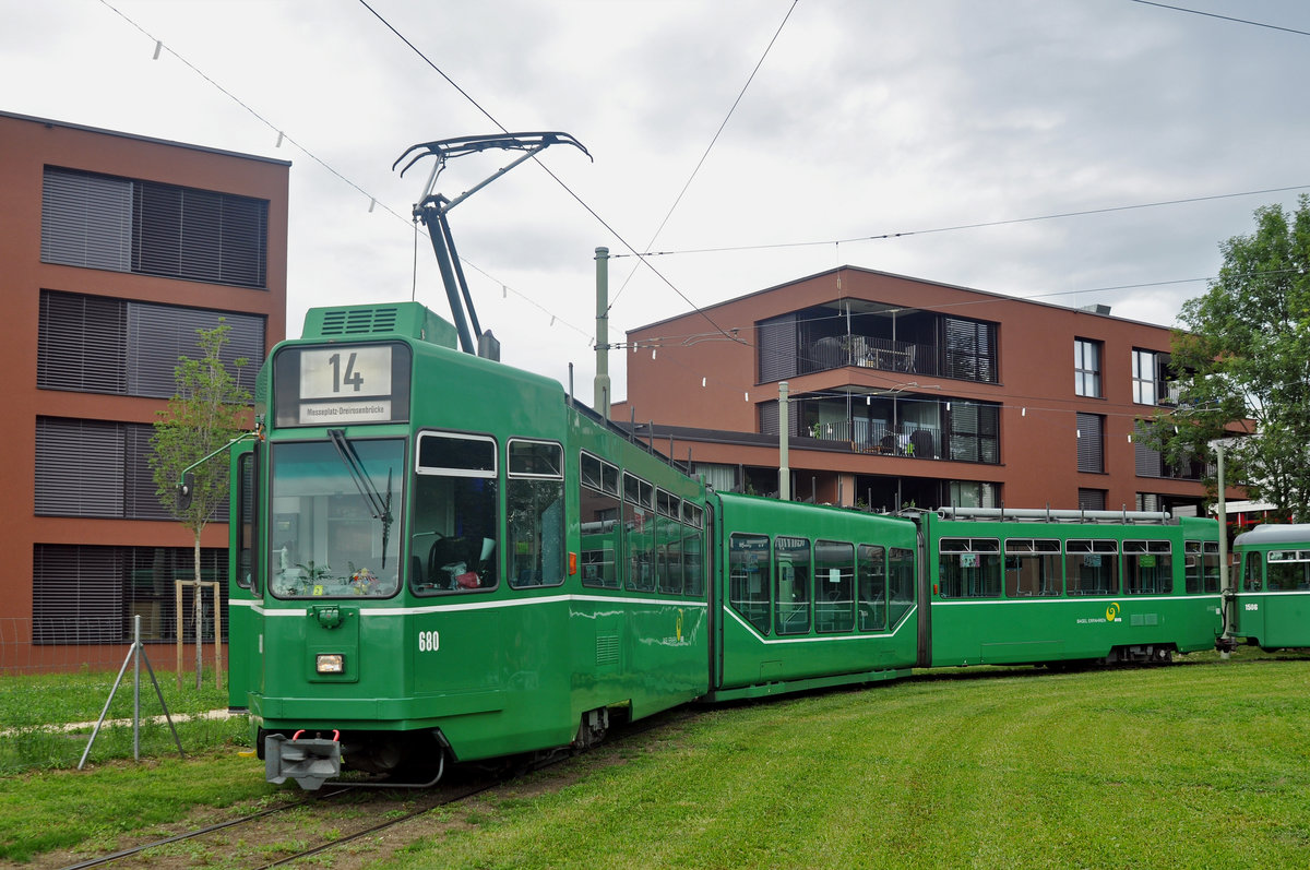 Be 4/6S 680 wendet in der Schlaufe bei Pratteln. Die Aufnahme stammt vom 04.08.2017.
