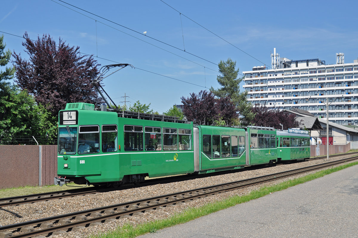 Be 4/6S 680 zusammen mit dem B4S 1506, auf der Linie 14, fahren zur Haltestelle Kästeli. Die Aufnahme stammt vom 22.05.2017.