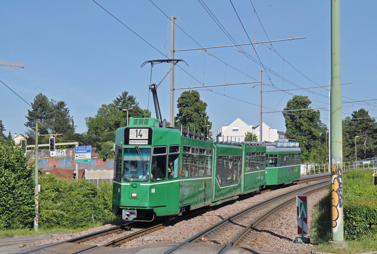 Be 4/6S 680 zusammen mit dem B4S 1506, auf der Linie 14, fahren Richtung Haltestelle St. Jakob. Die Aufnahme stammt vom 17.06.2017.