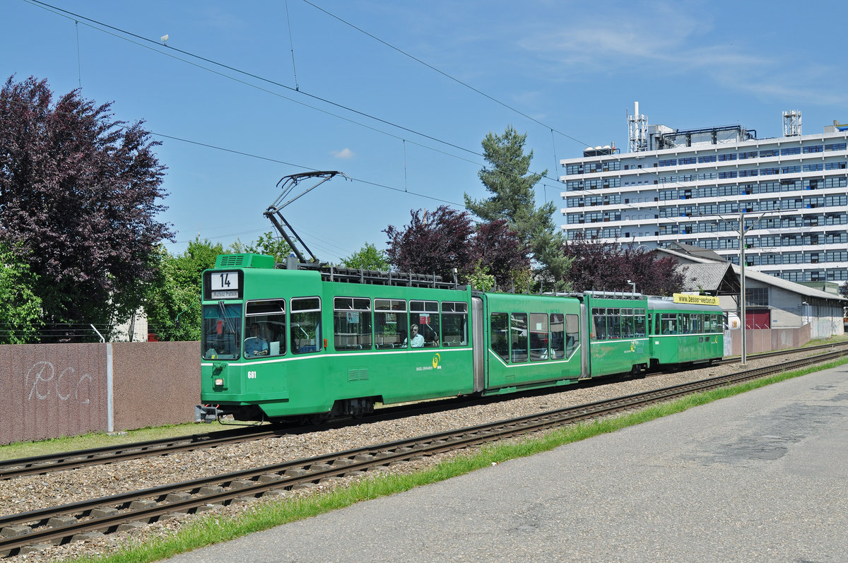 Be 4/6S 681 zusammen mit dem B4S 1494, auf der Linie 14, fahren zur Haltestelle Kästeli. Die Aufnahme stammt vom 22.05.2017.