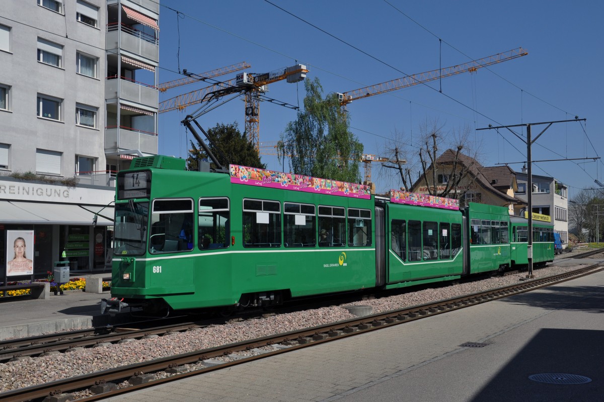 Be 4/6S 681 zusammen mit dem B 1498 an der Endstation in Pratteln. Die Aufnahme stammt vom 09.04.2014.