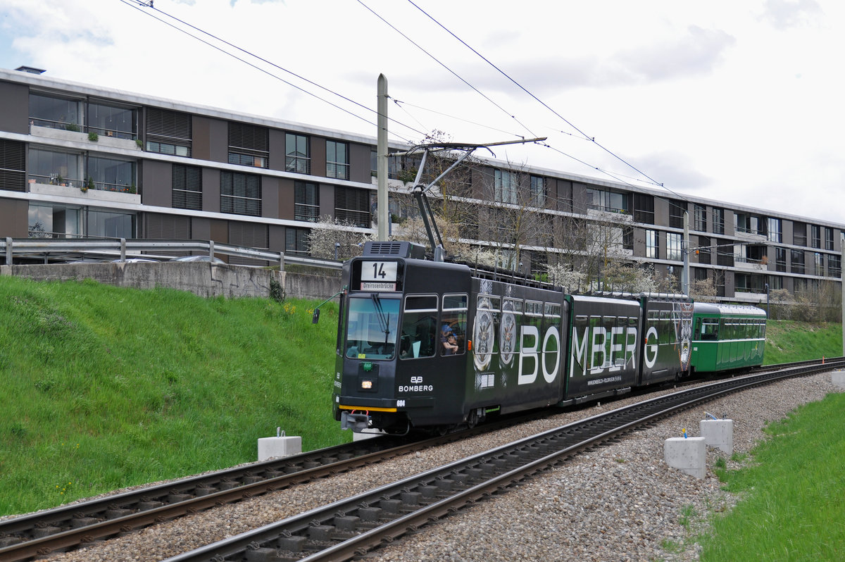 Be 4/6S 684, mit einer Bomberg Uhren Werbung, auf der Linie 14 fährt zur Haltestelle Freidorf. Die Aufnahme stammt vom 06.04.2016.