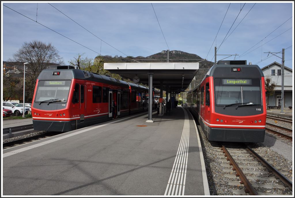 Be 4/8 115 und 110 am neuen Haltepunkt beim Bahnhof Oensingen. (15.04.2015)