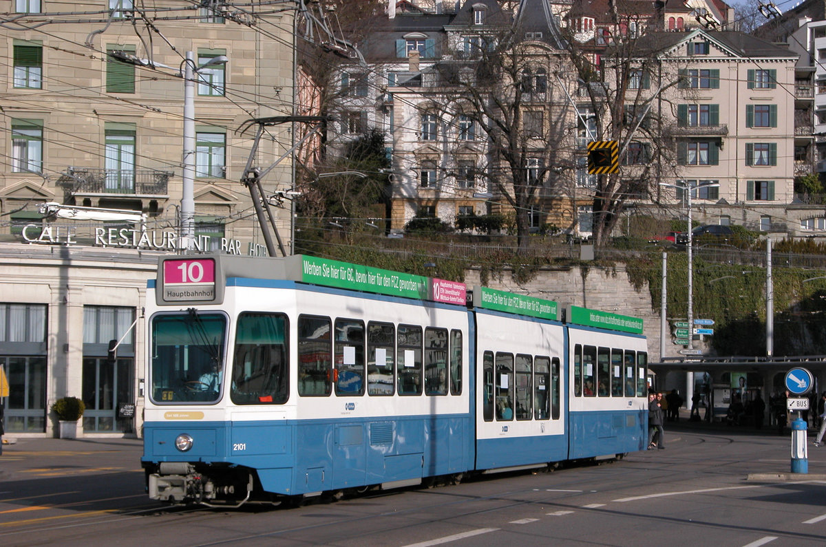 Be 4/8 2101 beim Central am 25.02.2008.