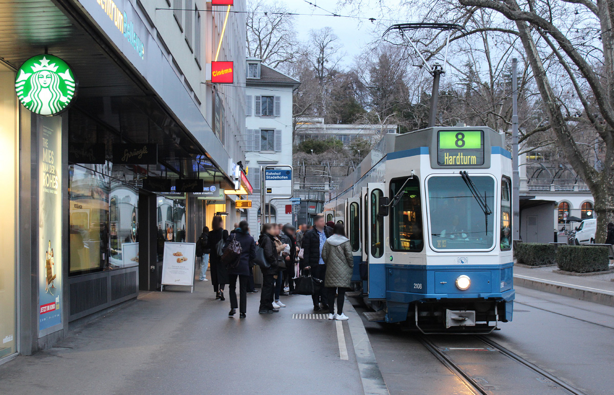 Be 4/8 2108 in Zürich, Bhf. Stadelhofen am 13.03.2023.