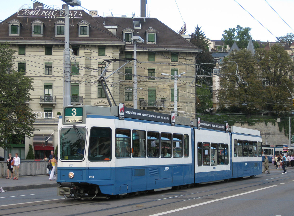 Be 4/8 2113 beim Central am 01.09.2009.