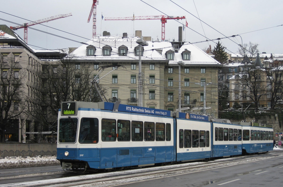 Be 4/8 2117 beim Central am 10.12.2012. 