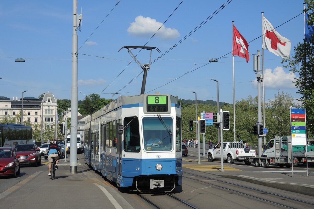 Be 4/8 2117 in Zürich, Bürkliplatz am 08.05.2018.