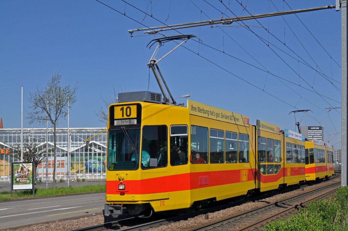 Be 4/8 212 zusammen mit dem Be 4/6 213 auf der Linie 10 fahren zur Haltestelle M-Parc. Die Aufnahme stammt vom 19.04.2015.