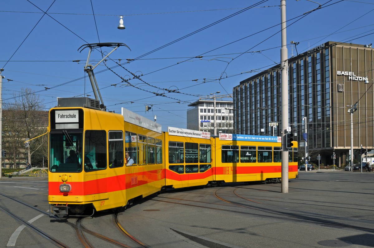 Be 4/8 217 wendet mit der Fahrschule am Bahnhof SBB. Die Aufnahme stammt vom 13.03.2015.