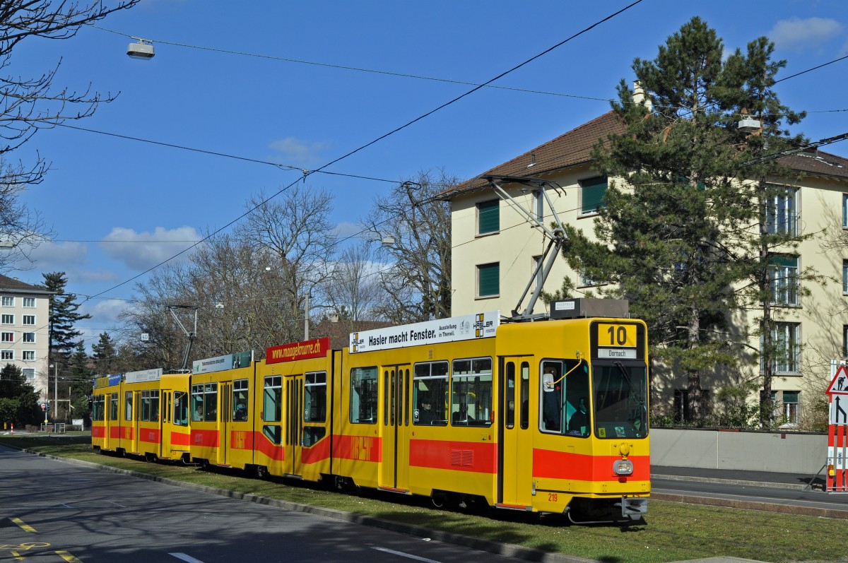 Be 4/8 219 zusammen mit dem Be 4/6 228 fahren während den Umleitungen anlässlich der Basler Fasnacht via Aeschenplatz Grosspeterstrasse nach Dornach. Die Aufnahme stammt vom 25.02.2015.