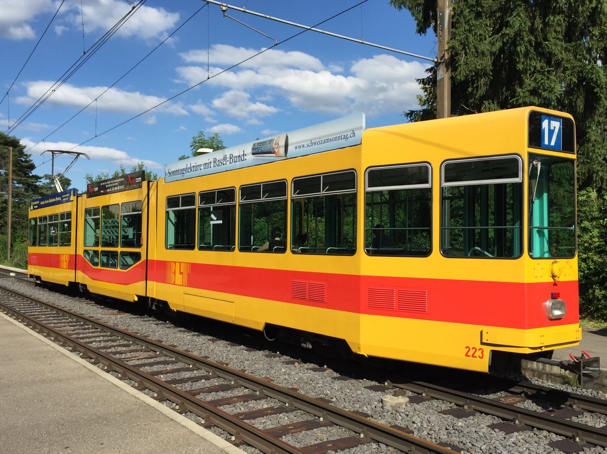 Be 4/8 223 unterwegs auf der Linie 17 am Stallen. Die Aufnahme stammt vom 06.07.2016