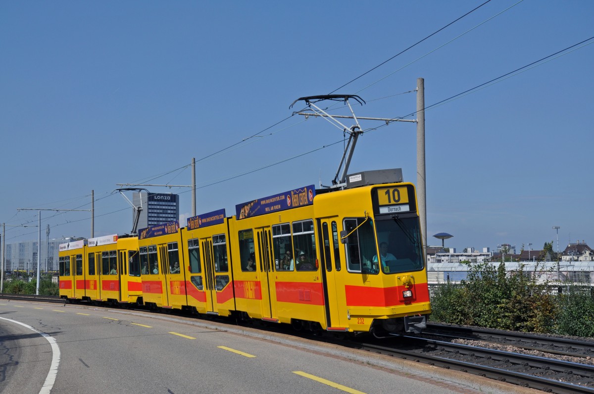 Be 4/8 232 zusammen mit dem Be 4/6 213 auf der Linie 10 fahren Zur Haltestelle M-Parc. Die Aufnahme stammt vom 08.09.2014.