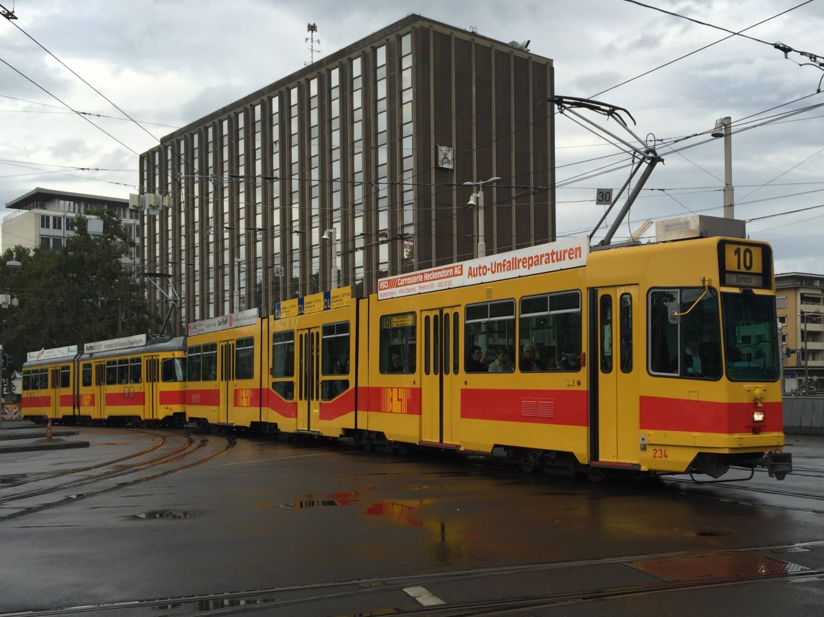 Be 4/8 234 unterwegs auf der Linie 10 am Bhf. SBB, 22.09.2015