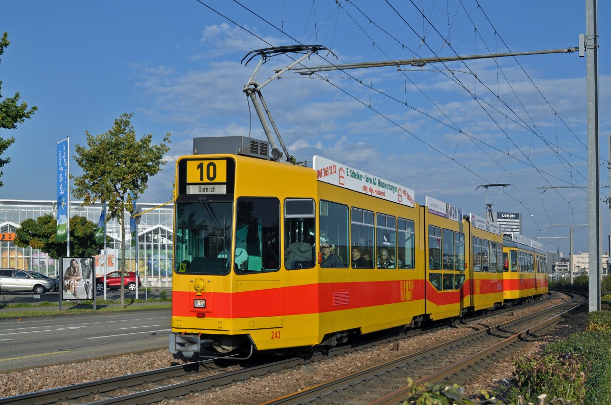 Be 4/8 243 zusammen mit dem Be 4/6 108 auf der Linie 10 fahren zur Haltestelle M-Parc. Die Aufnahme stammt vom 03.10.2015.