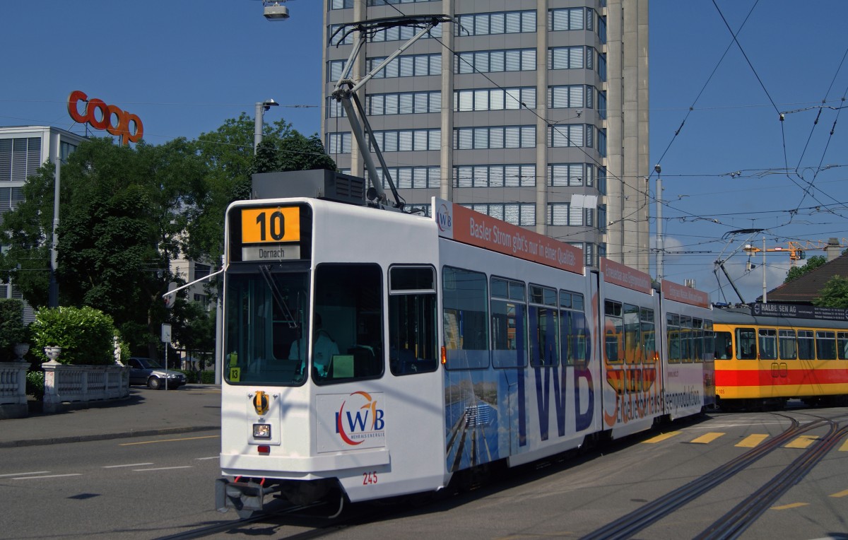 Be 4/8 245 mit der IWB Vollwerbung auf der Linie 10 kurz vor der Haltestelle Mnchensteinerstrasse. Die Aufnahme stammt vom 05.07.2013.