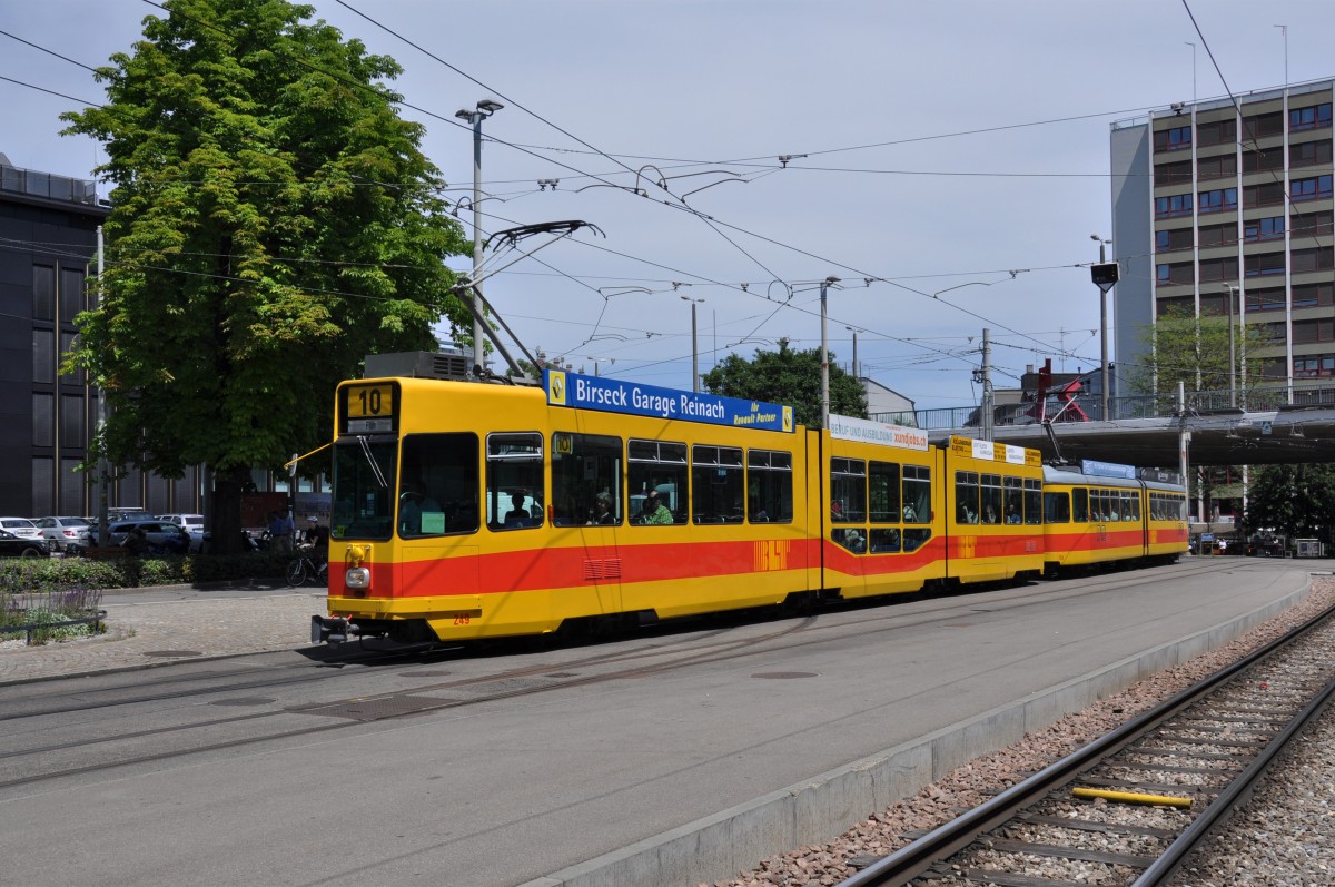 Be 4/8 249 zusammen mit dem Be 4/6 104 auf der Linie 10 an der Heuwaage. Die Aufnahme stammt vom 06.06.2014.