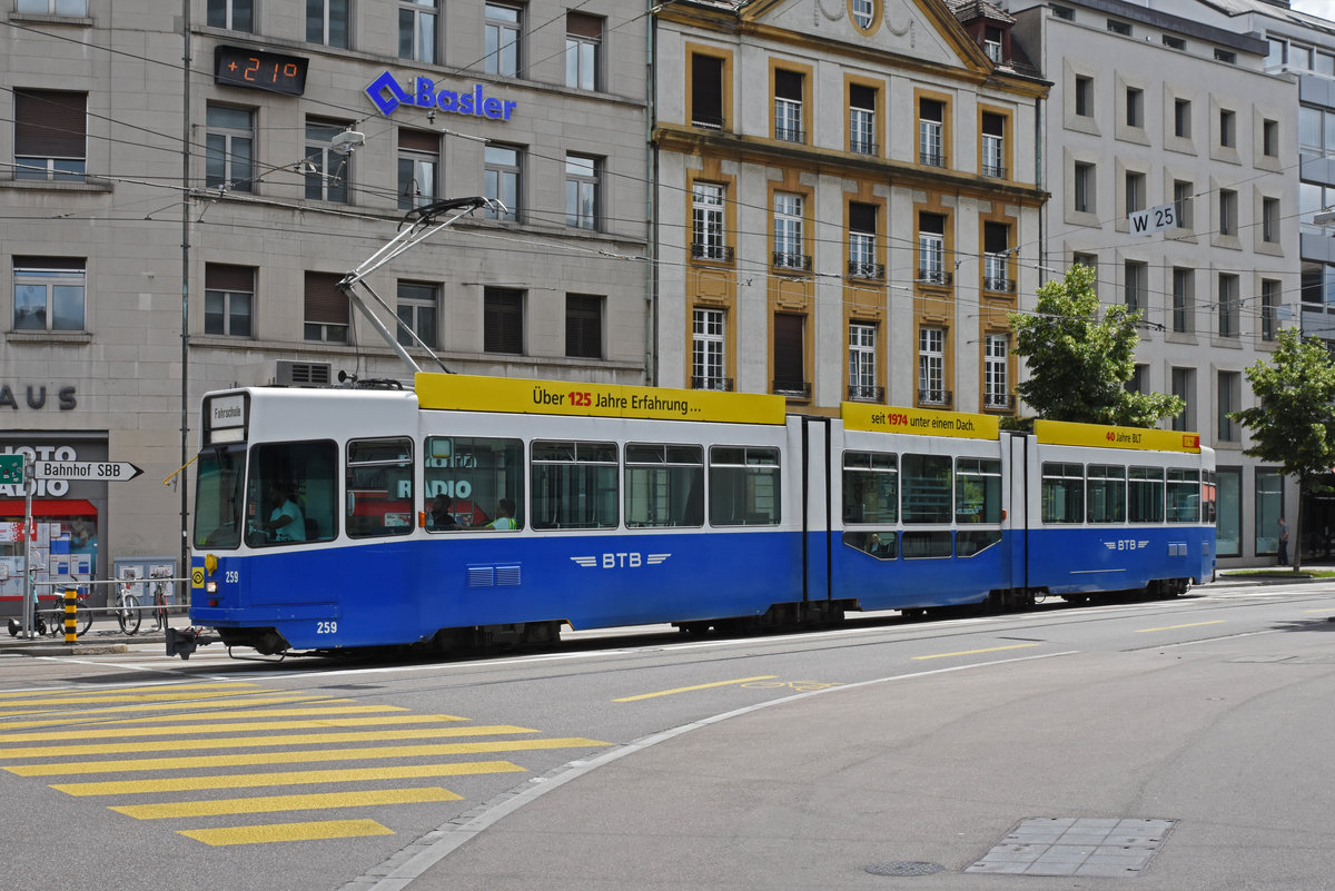 Be 4/8 259 im BTB Look, fährt mir der Fahrschule Richtung Aeschenplatz. Die Aufnahme stammt vom 15.06.2020.
