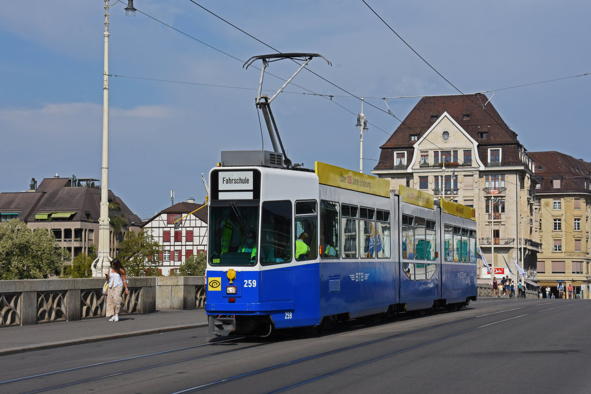 Be 4/8 259 im BTB Look, überquert mit der Fahrschule die Mittlere Rheinbrücke. Die Aufnahme stammt vom 16.09.2020.