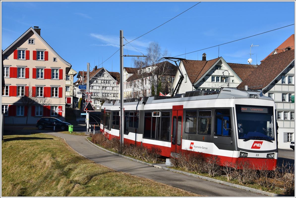 Be 4/8 33 der Trogenerbahn in Speicher. (15.12.2016)