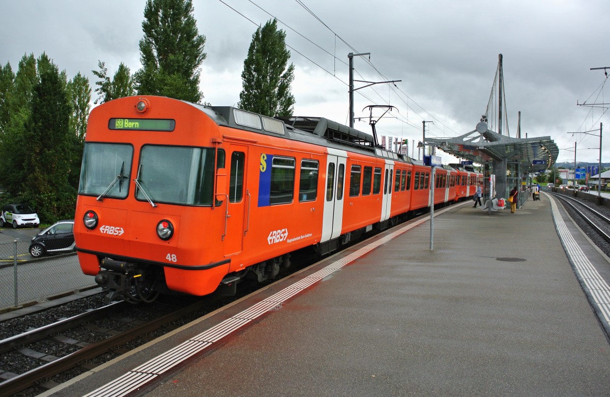 Be 4/8 48 und Be 4/12 60 bei der Haltestelle Shoppyland, 10.10.2013.