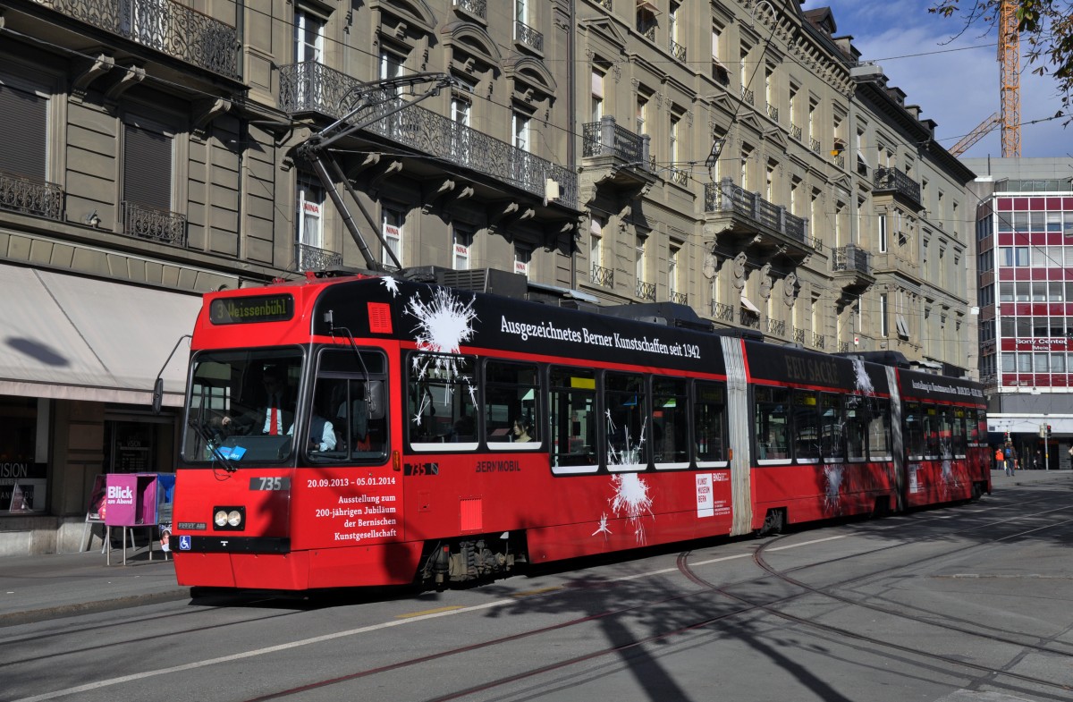 Be 4/8 mit der Betriebsnummer 735 und der Werbung fr die Ausstellung zum 200 jhrigen Jubilum der Bernischen Kustgesellschaft auf der Linie 3 beim Bubenbergplatz. Die Aufnahme stammt vom 08.11.2013.