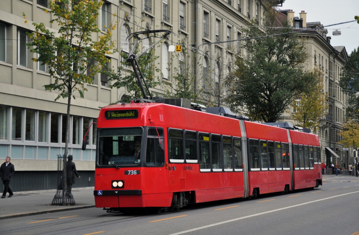 Be 4/8 mit der Betriebsnummer 736 auf der Linie 3 in der Bundesgasse. Die Aufnahme stammt vom 05.08.2013.