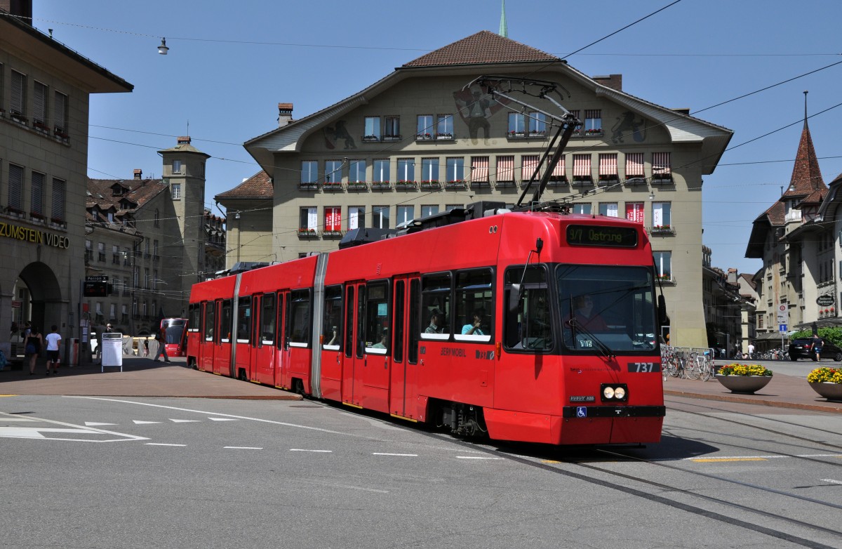 Be 4/8 mit der Betriebsnummer 737 auf der Linie 9/7 beim Casinoplatz. Die Aufnahme stammt vom 05.08.2013.