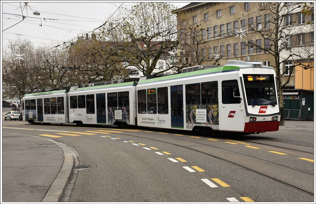 Be 4/8 der Trogenerbahn beim Marktplatz in St.Gallen. (13.11.2016)