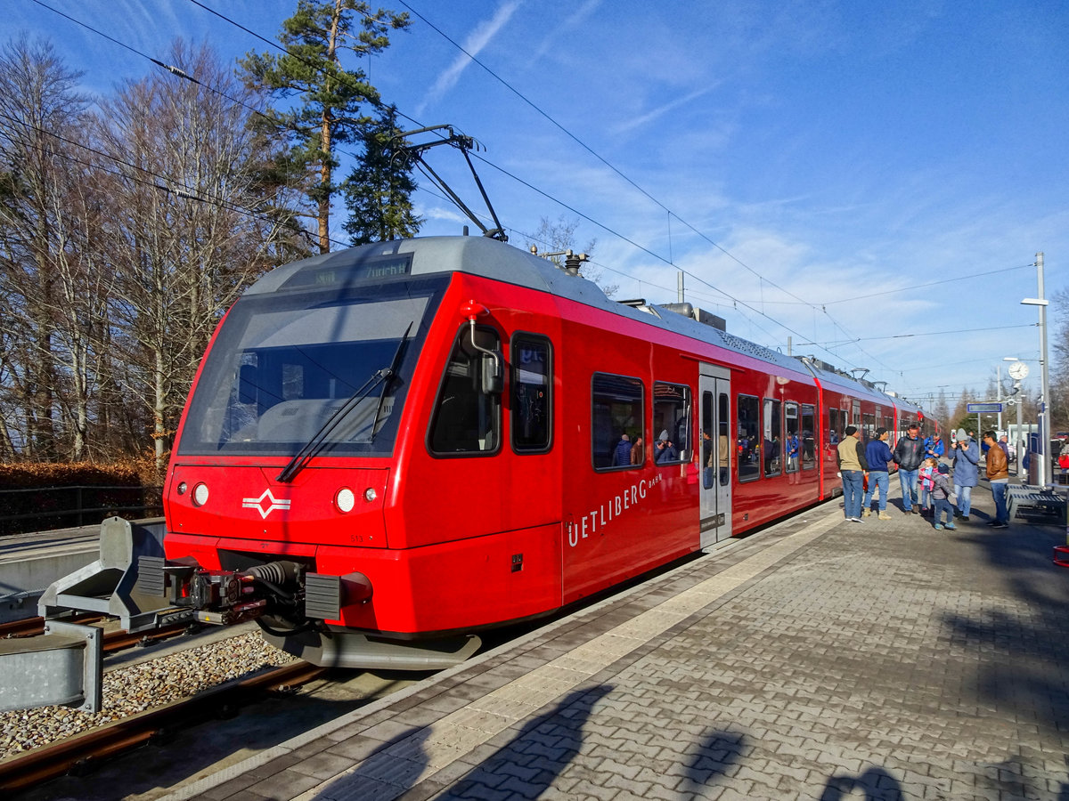 Be 513 der SZU als S10 nach Zürich HB auf dem Uetliberg, 12.01.2020.