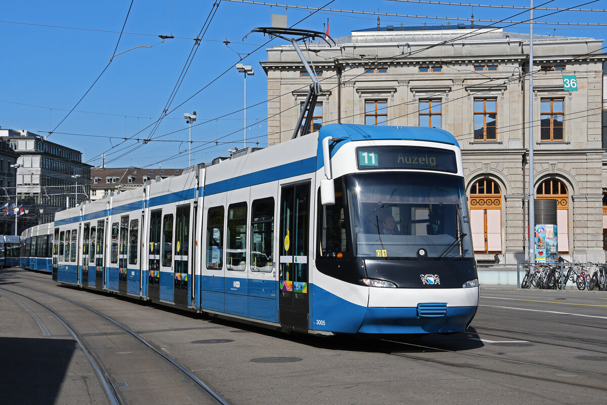 Be 5/6 Cobra 3005, auf der Linie 11, fährt am 12.04.2024 zur Haltestelle beim Bahnhof Zürich.