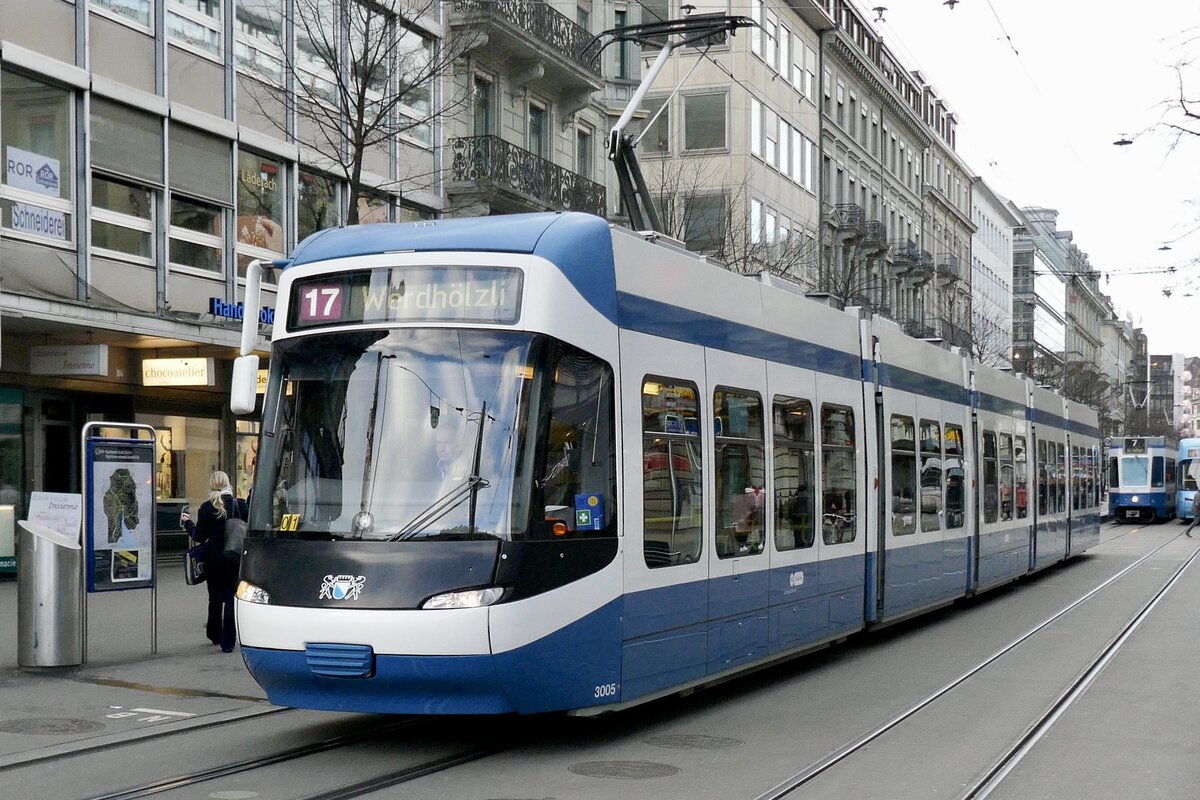 Be 5/6 Cobra 3005 der VBZ am 4.4.23 in der Bahnhofstrasse Zürich.