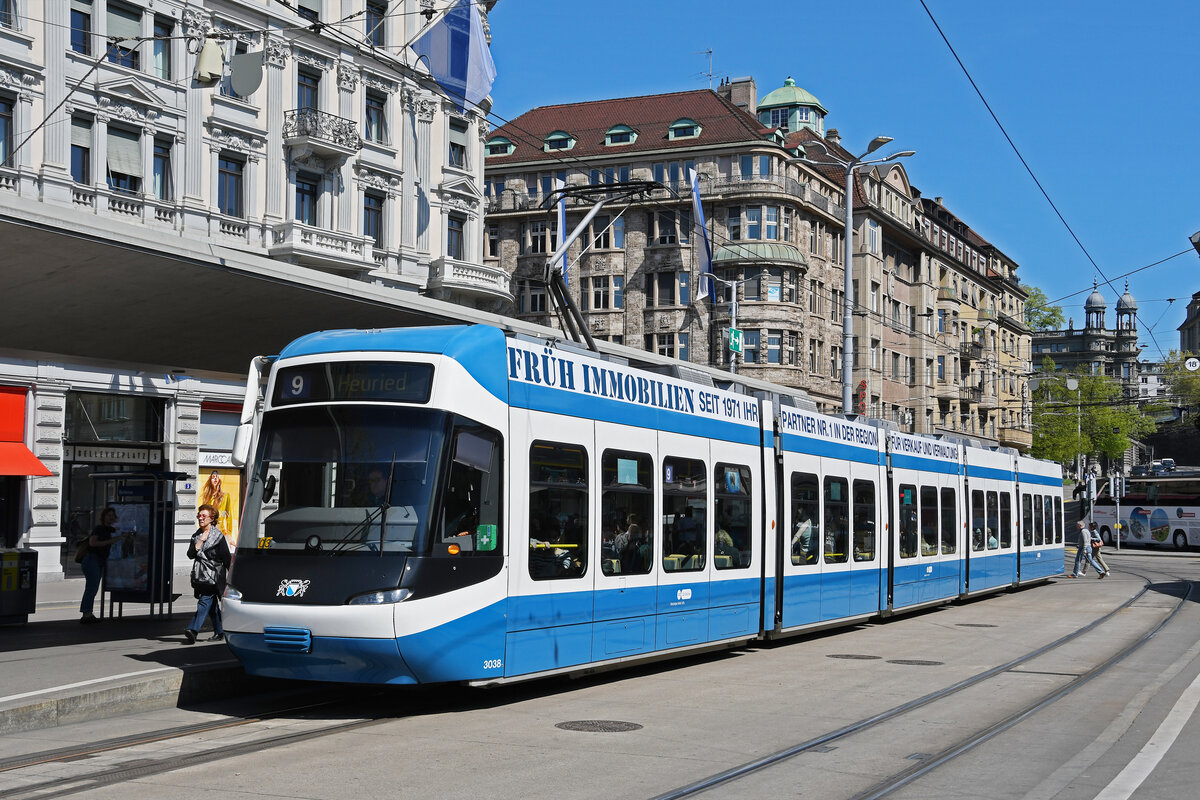 Be 5/6 Cobra 3038, auf der Linie 9, bedient am 12.04.2024 die Haltestelle Bellevue.