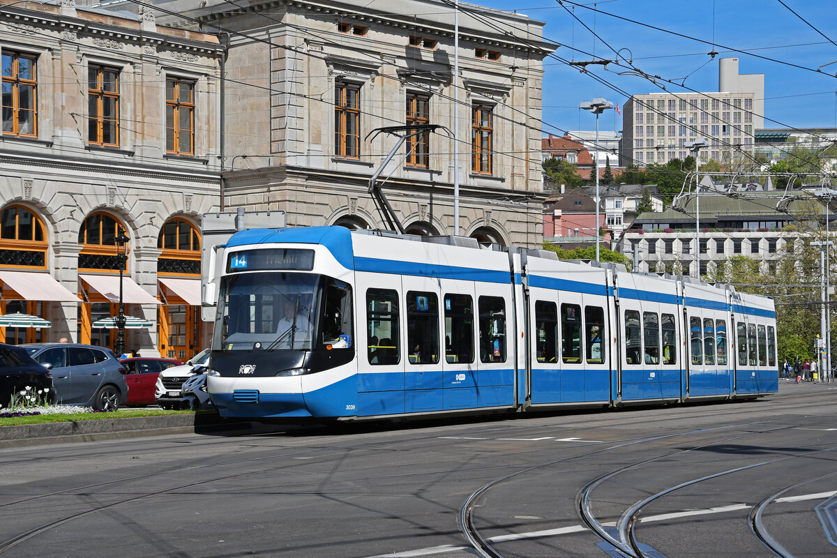 Be 5/6 Cobra 3039, auf der Linie 14, fährt am 12.04.2024 zur Haltestelle beim Bahnhof Zürich.