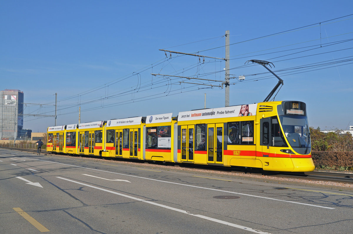 Be 6/10 176, auf der Linie 10, fährt zur Haltestelle M-Parc. Die Aufnahme stammt vom 30.11.2016.