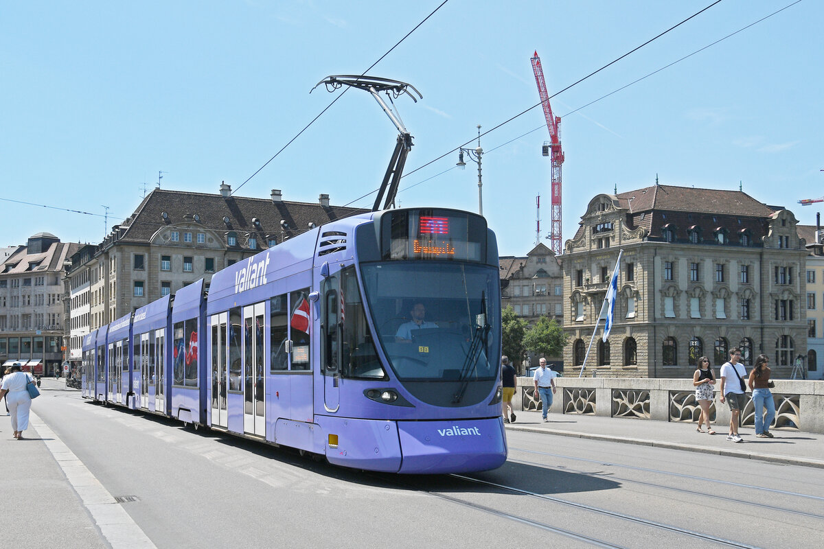 Be 6/10 Tango 151 mit der Werbung f�r die Bank Valiant, auf der wegen der Grossbaustelle am Marktplatz umgeleiteten Linie 11, �berquert am 20.07.2026 die Wettsteinbr�cke zur Haltestelle Wettsteinplatz. Aufnahme Basel.