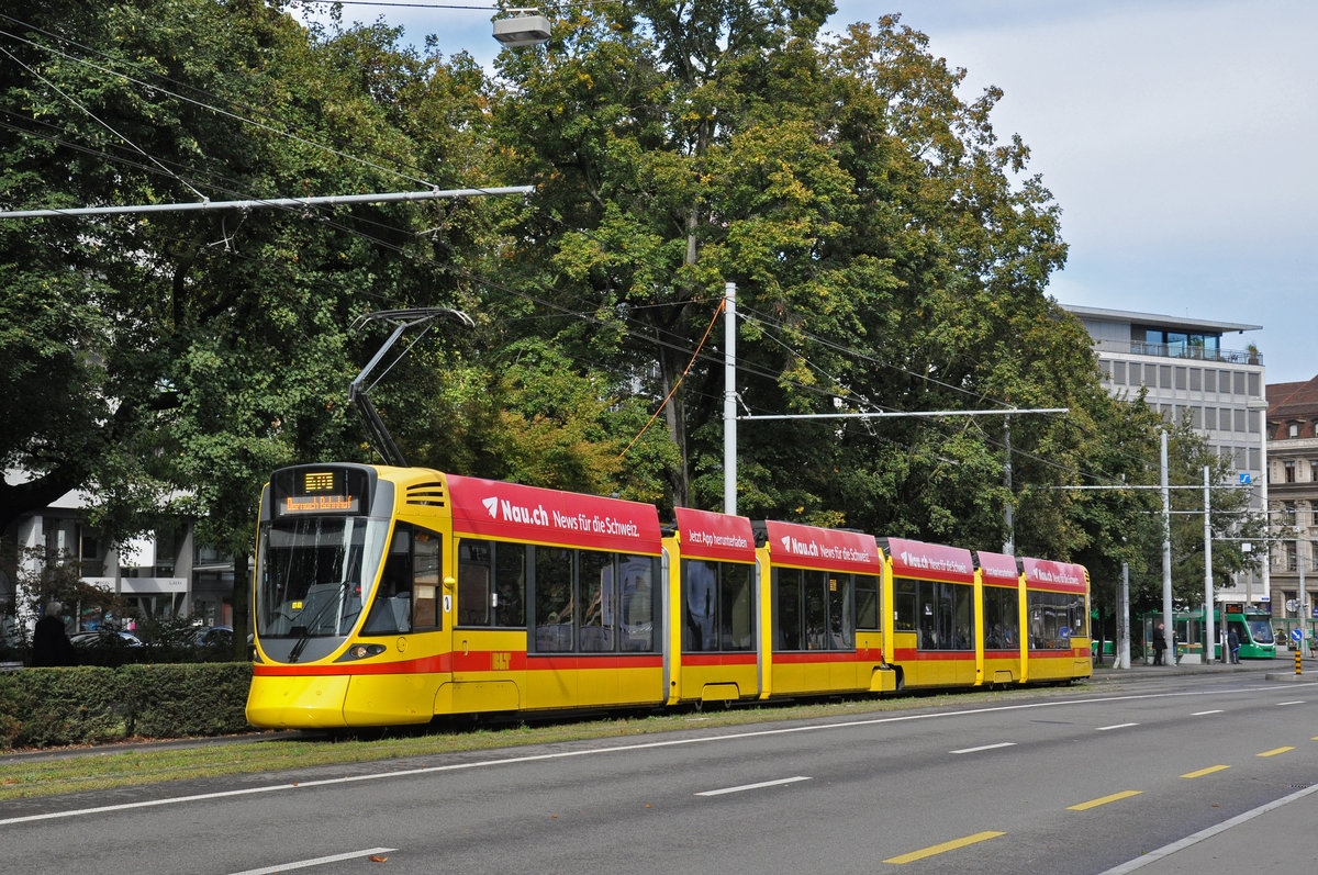 Be 6/10 Tango 152, auf der Linie 10, fährt zur Haltestelle am Bahnhof SBB. Die Aufnahme stammt vom 03.10.2020.